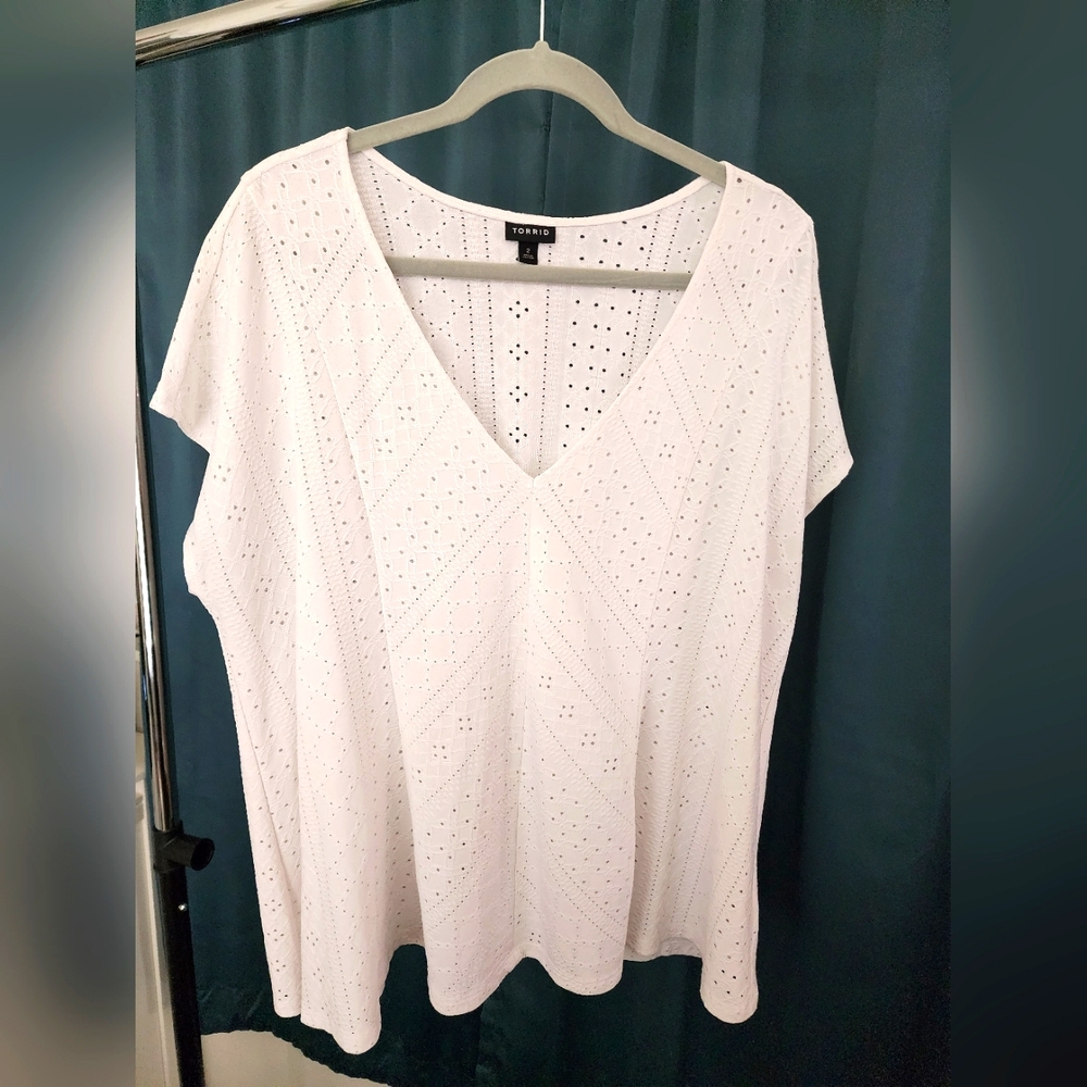 Torrid white eyelet top size 1